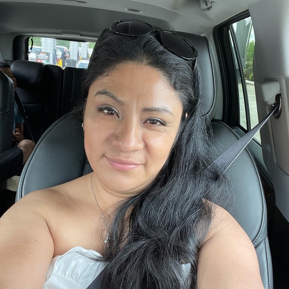 Meet your Posher, Cecilia - Picture 1 of 1